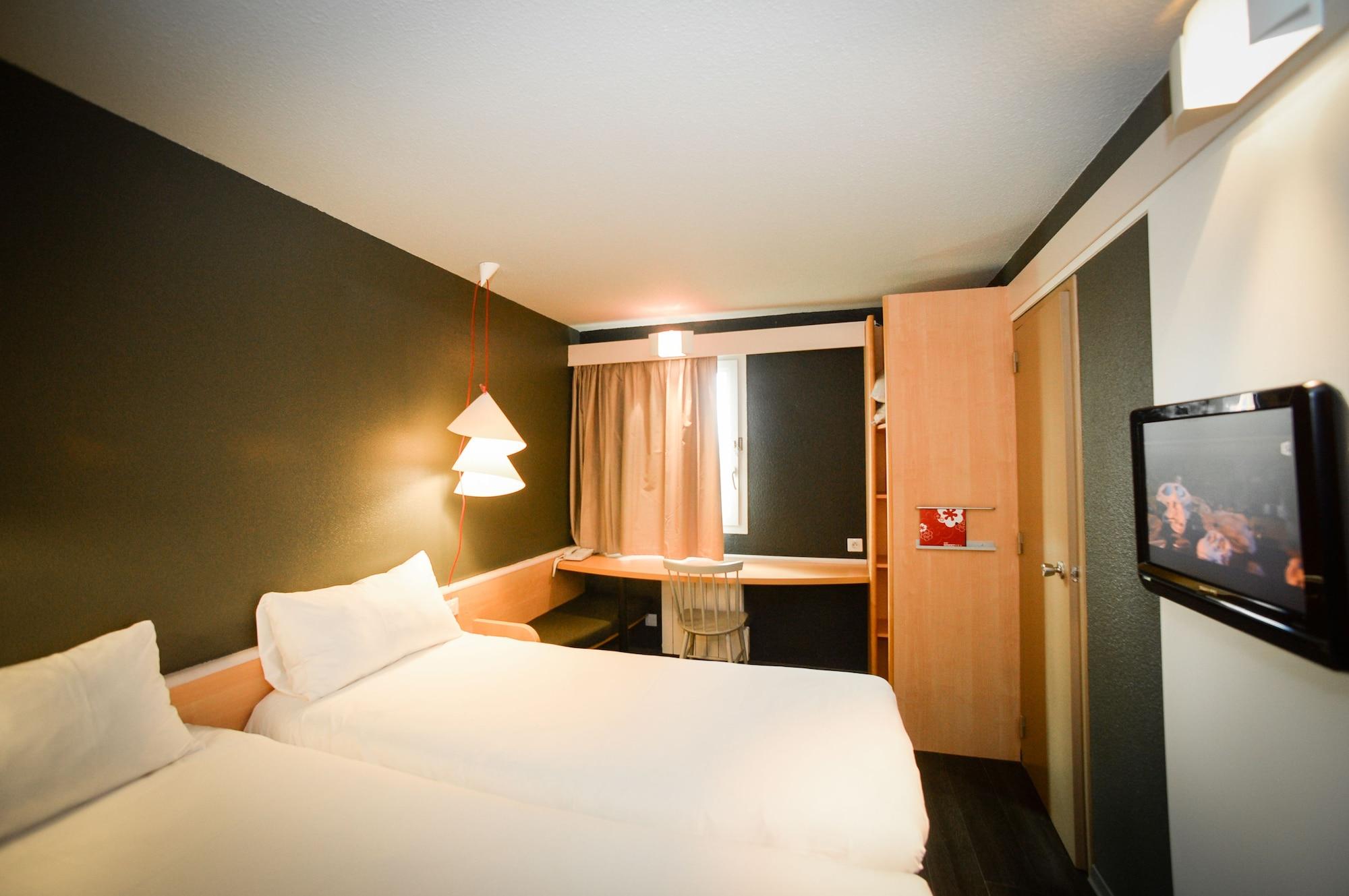ibis Saint-Lô Hotel Ngoại thất bức ảnh