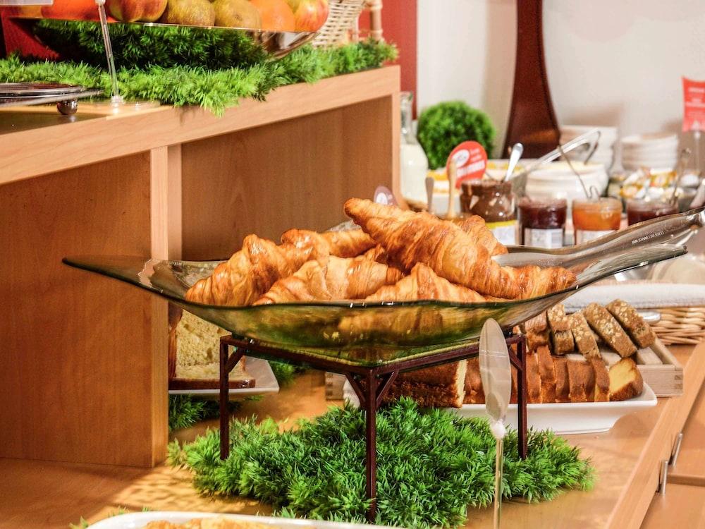 ibis Saint-Lô Hotel Ngoại thất bức ảnh