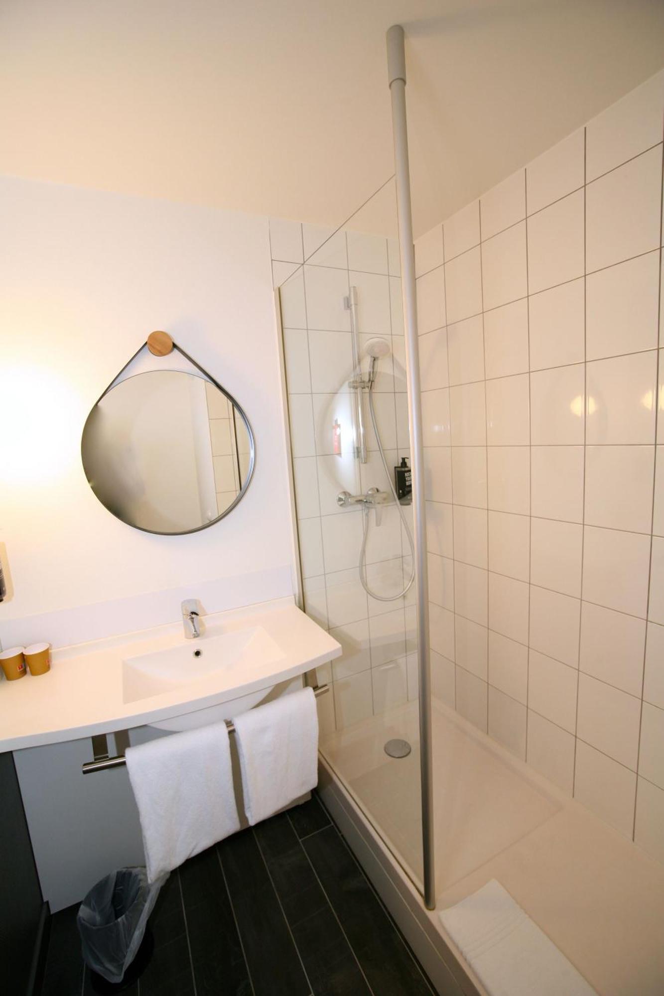 ibis Saint-Lô Hotel Ngoại thất bức ảnh